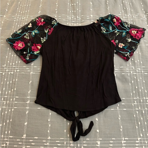 Kim and Cami Floral Embroidered Black pink Top size S - Picture 8 of 8